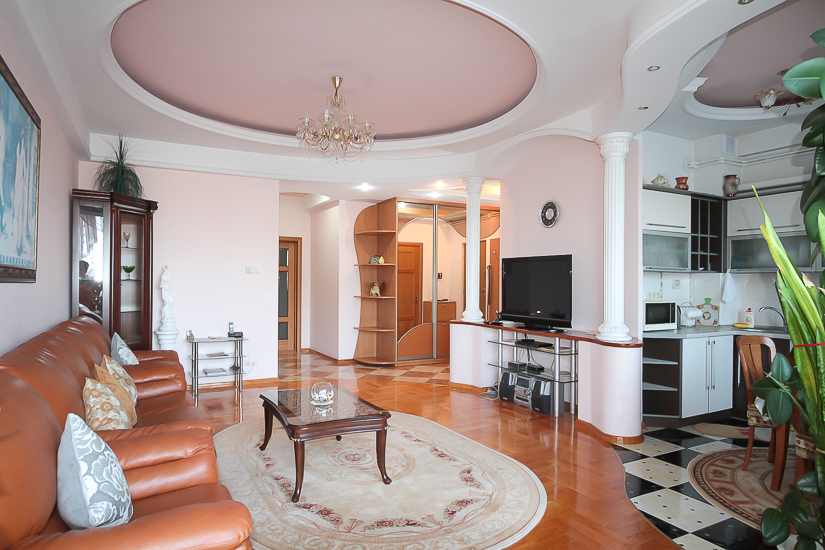 Excelent-Luxury-rent-in-Chisinau (7 of 1).jpg